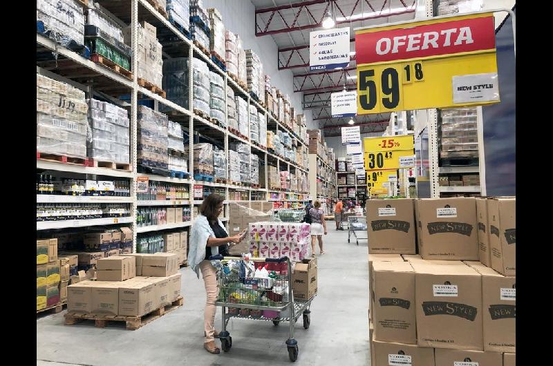 La inflacioacuten mayorista se aceleroacute en diciembre y cerroacute el 2025 con el menor nivel en ocho antildeos