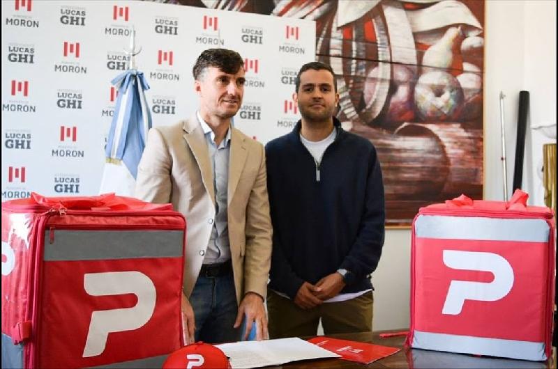 Moroacuten inauguroacute una estacioacuten de descanso para repartidores y repartidoras de plataformas