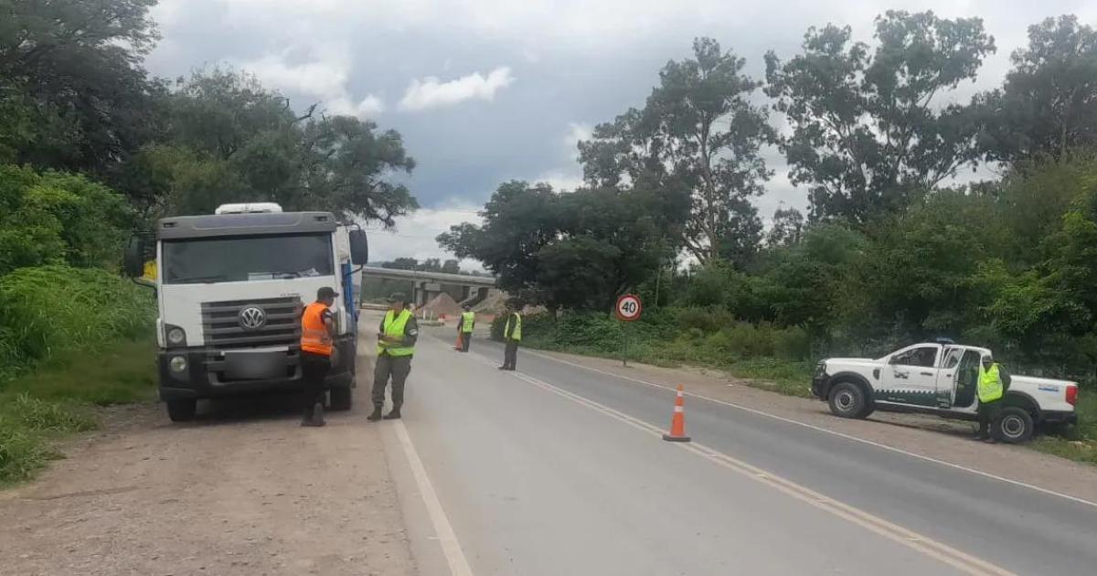 Hallaron a un camionero sin vida dentro de su vehiacuteculo en Los Lapachos