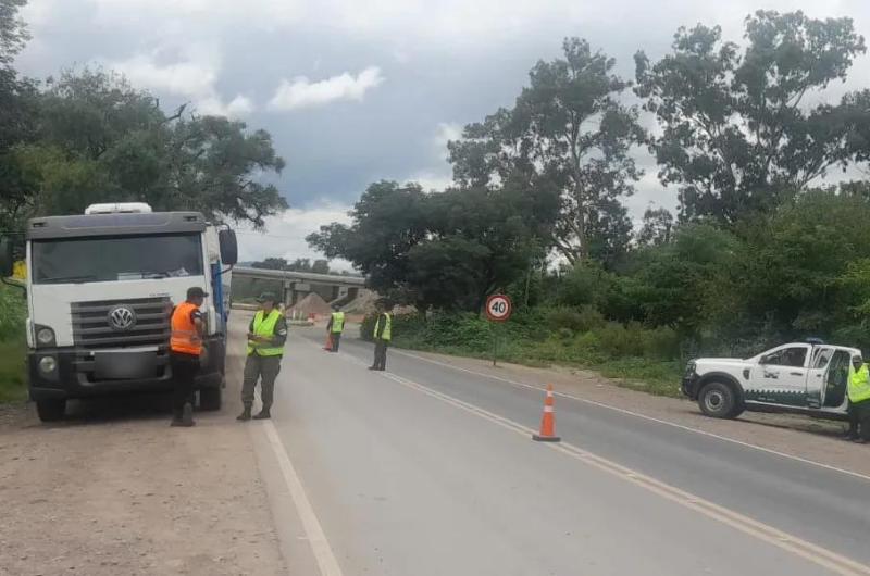 Hallaron a un camionero sin vida dentro de su vehiacuteculo en Los Lapachos