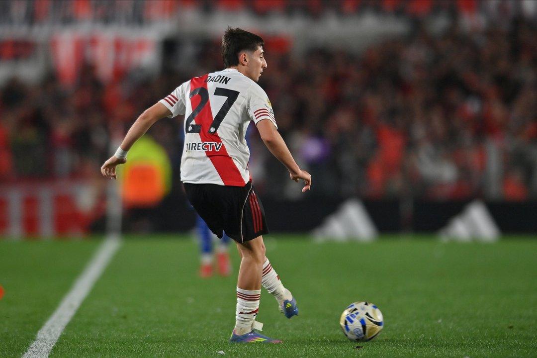 Un campeoacuten del fuacutetbol argentino se llevoacute a una joya de River