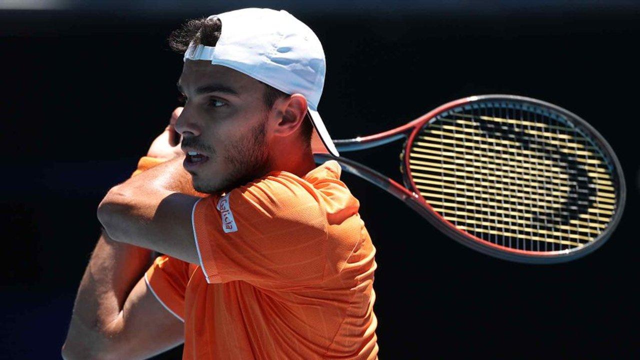 Aplastante victoria de Ceruacutendolo ante Dzumhur en el Abierto de Australia