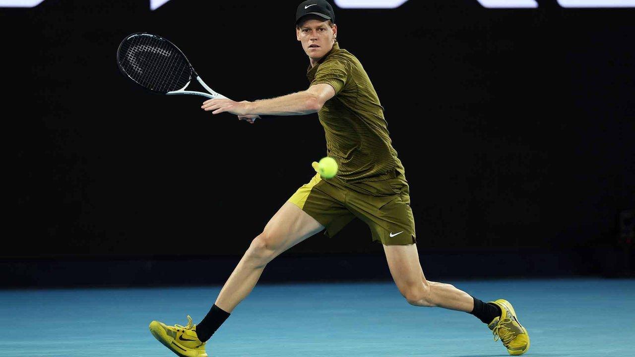 Sinner y Djokovic avanzaron sin problemas a la tercera ronda del Abierto de Australia