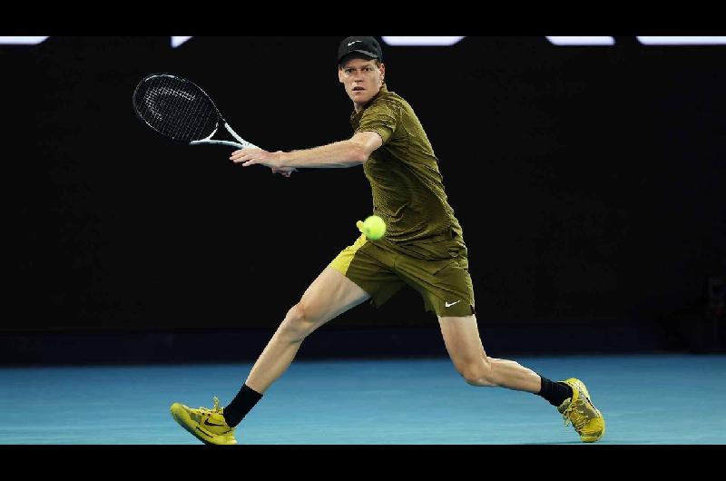 Sinner y Djokovic avanzaron sin problemas a la tercera ronda del Abierto de Australia