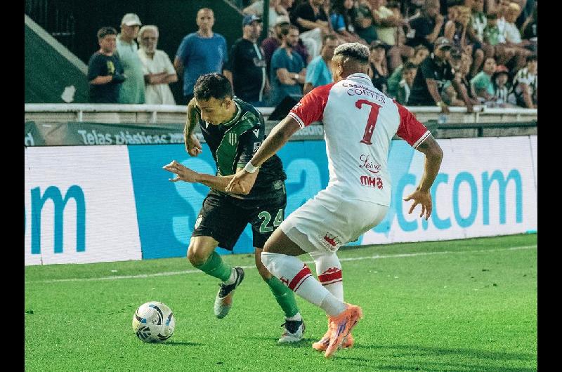 Torneo Apertura- Huracaacuten rescatoacute un empate sobre el final ante Banfield