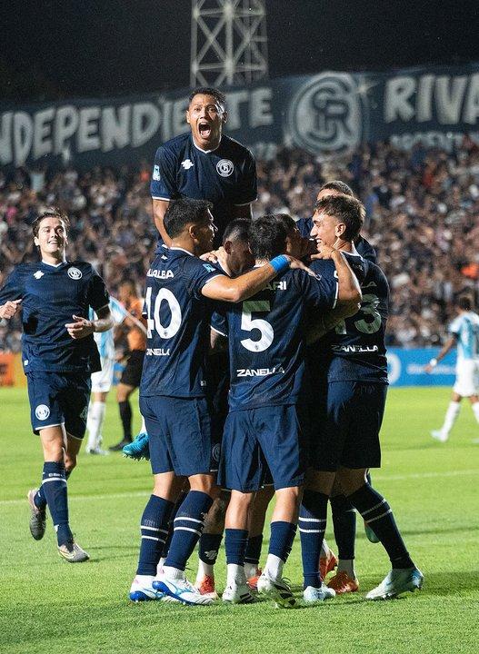 Se reanudoacute el partido entre Independiente Rivadavia y Atleacutetico Tucumaacuten por una tormenta