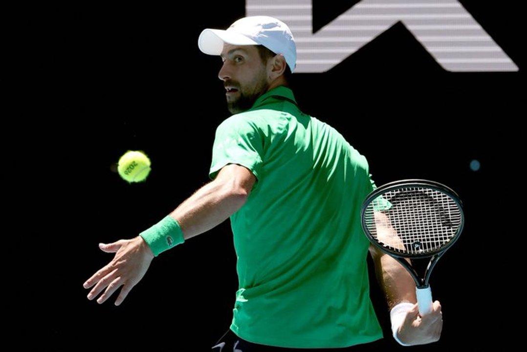 Djokovic hizo historia en Melbourne y Sinner pasoacute con sufrimiento a octavos
