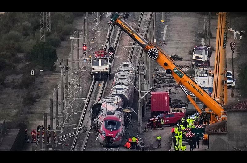 Denuncian desidia estatal y falta de seguridad tras la tragedia ferroviaria en Espantildea