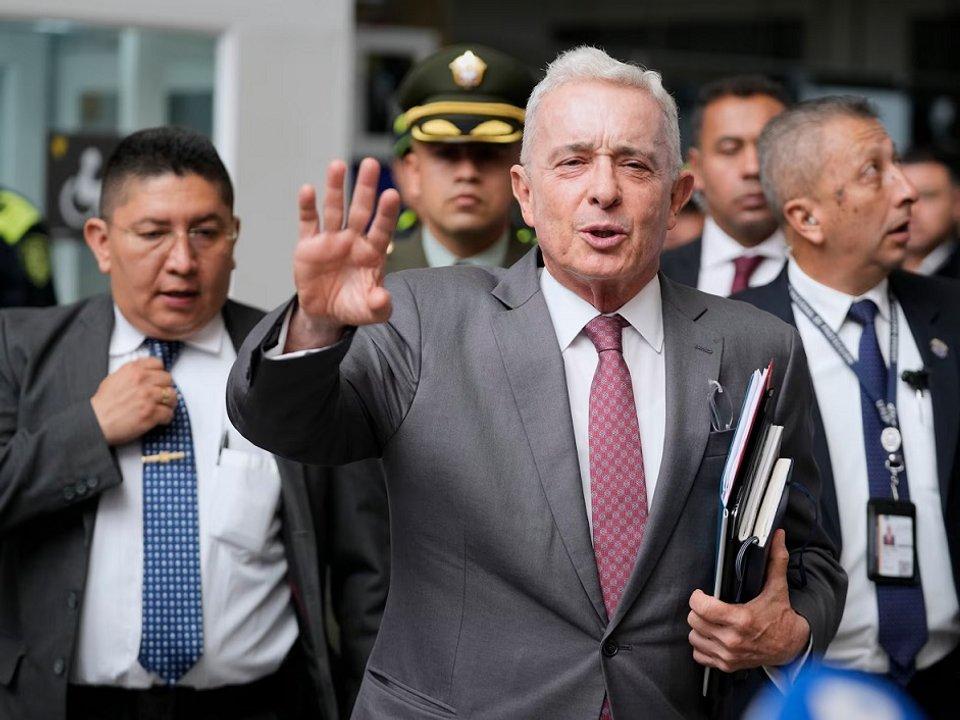 Aacutelvaro Uribe elogioacute a Javier Milei- Le dio a la regioacuten un discurso diferente