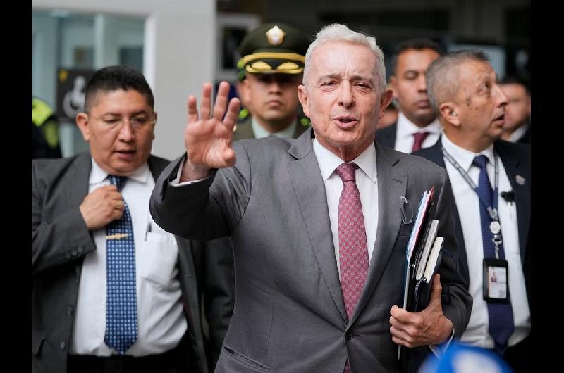 Aacutelvaro Uribe elogioacute a Javier Milei- Le dio a la regioacuten un discurso diferente