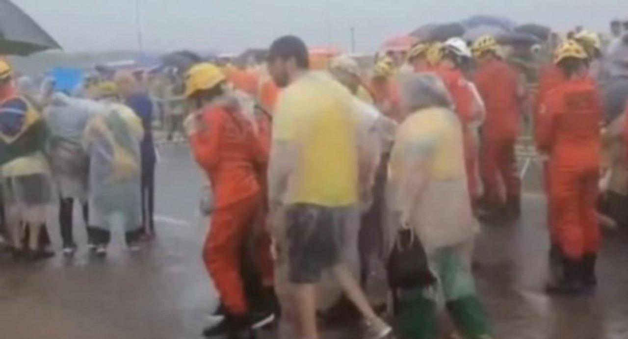 Tragedia en Brasilia- rayo hirioacute a 30 manifestantes durante una marcha a favor de Bolsonaro