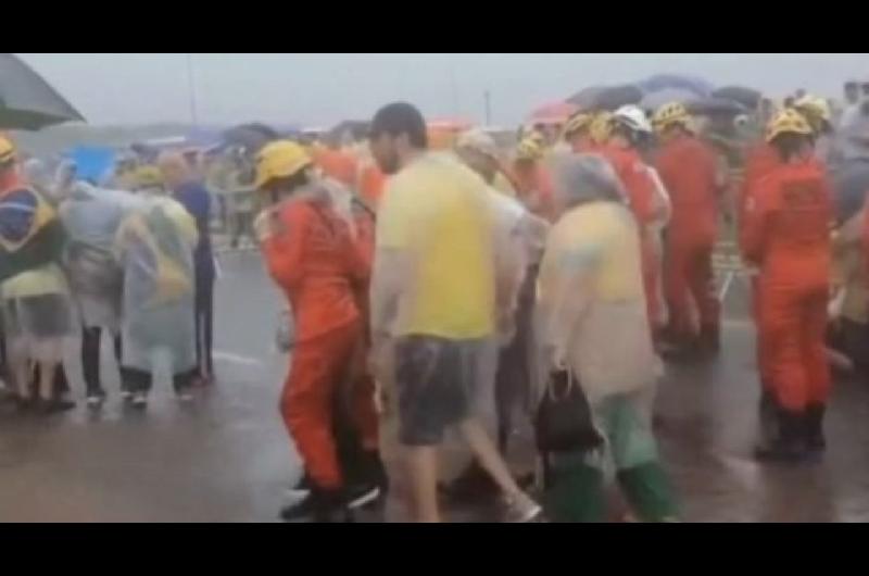 Tragedia en Brasilia- rayo hirioacute a 30 manifestantes durante una marcha a favor de Bolsonaro