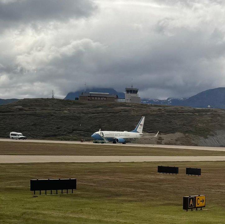 Avioacuten del Departamento de Defensa de Estados Unidos aterrizoacute en Ushuaia