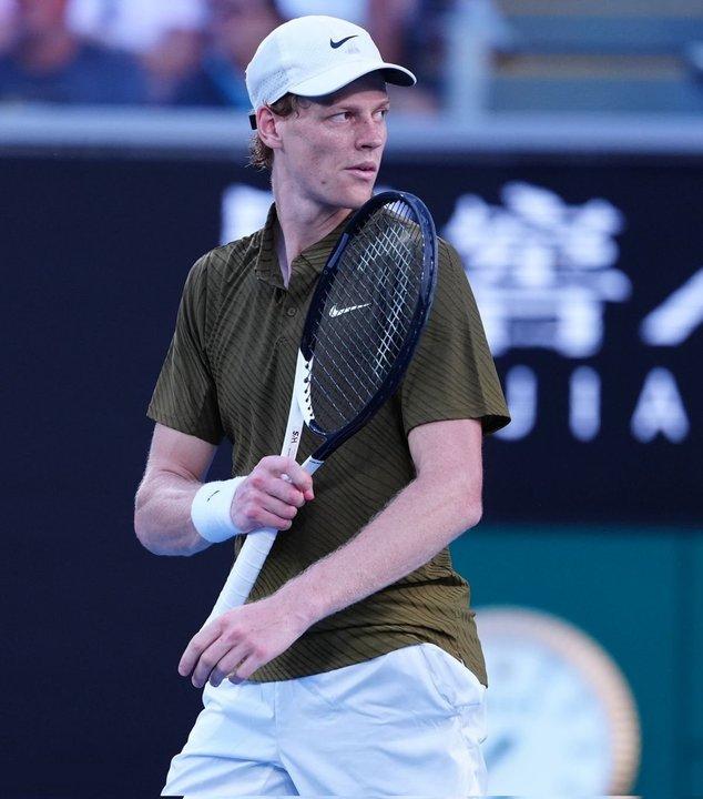 Sinner respondioacute con autoridad y ya estaacute en cuartos del Australian Open