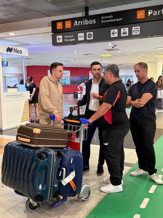 Independiente- Santiago Arias llegoacute al paiacutes y se realizoacute la revisioacuten meacutedica