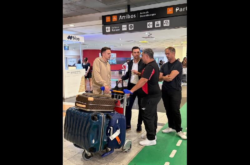 Independiente- Santiago Arias llegoacute al paiacutes y se realizoacute la revisioacuten meacutedica