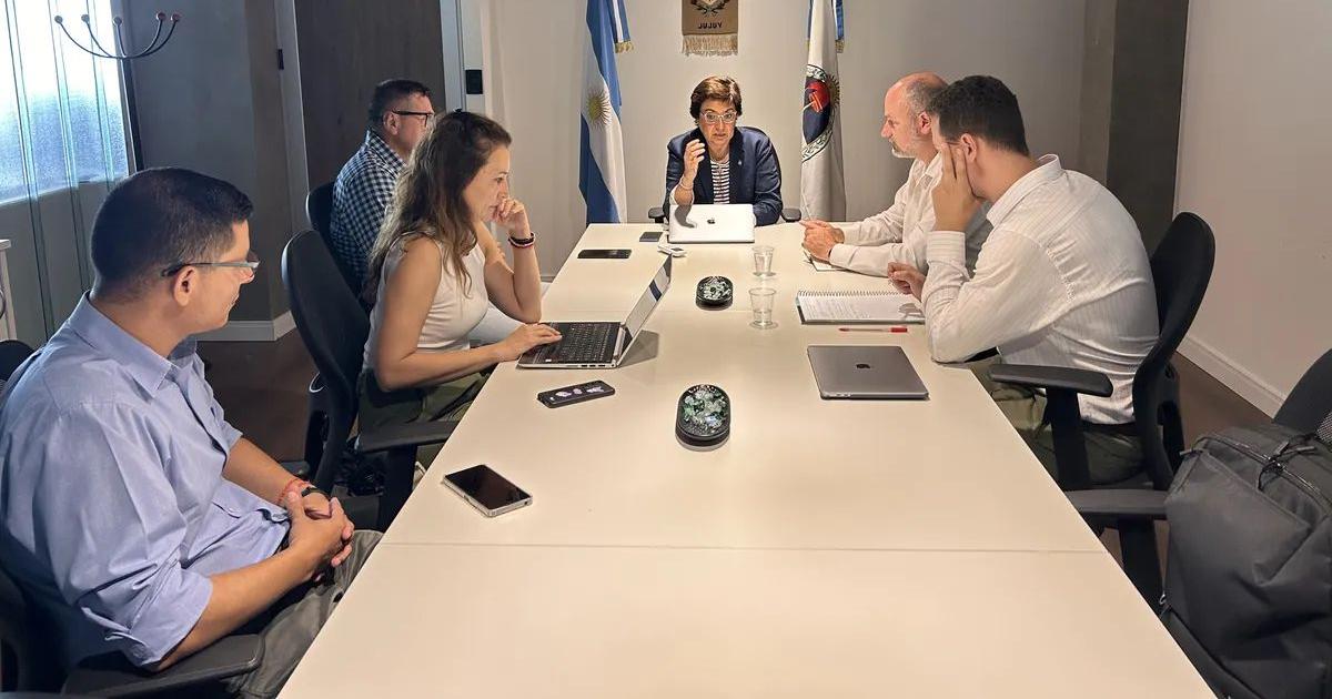 Continuacutea el proceso de simplificacioacuten y digitalizacioacuten de traacutemites y expedientes