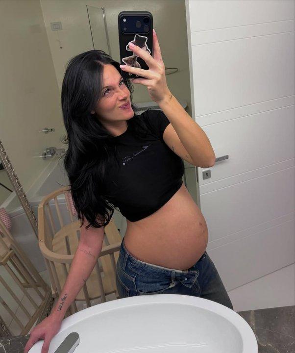 ldquoCasi una mamirdquo- Oriana Sabatini presumioacute su panza de siete meses