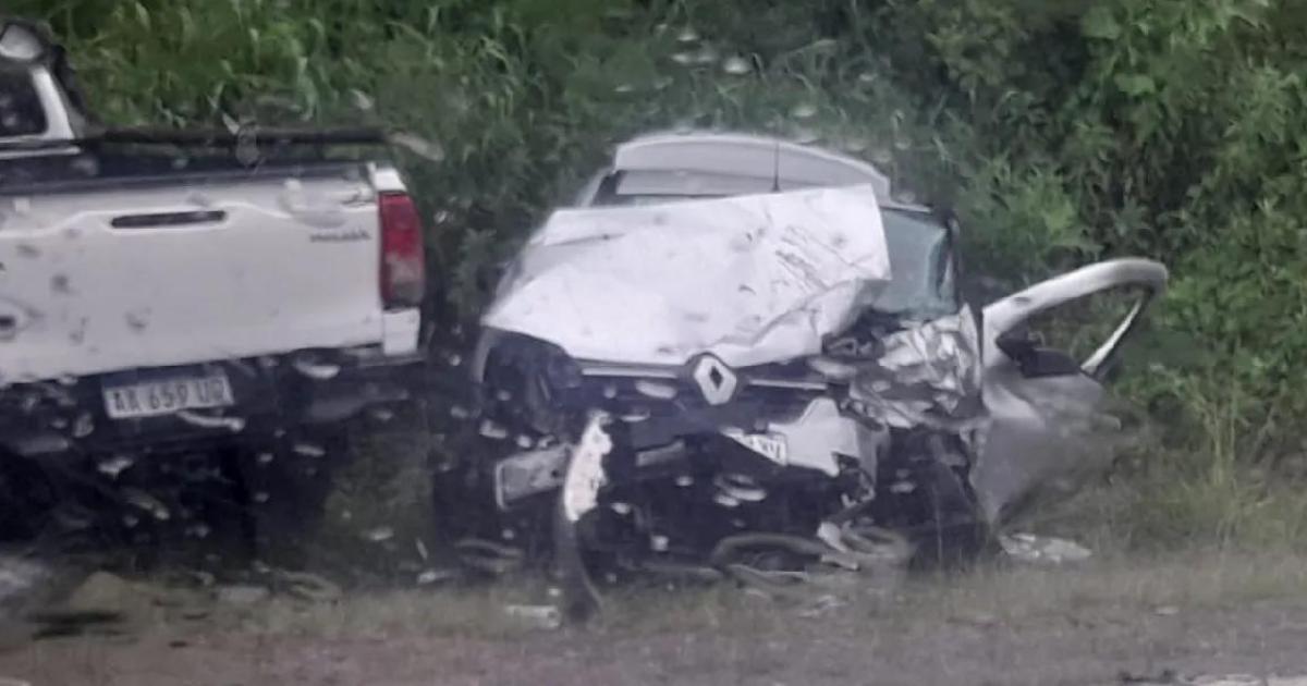 Violento accidente en Lozano- chocaron un auto y una camioneta hay un muerto