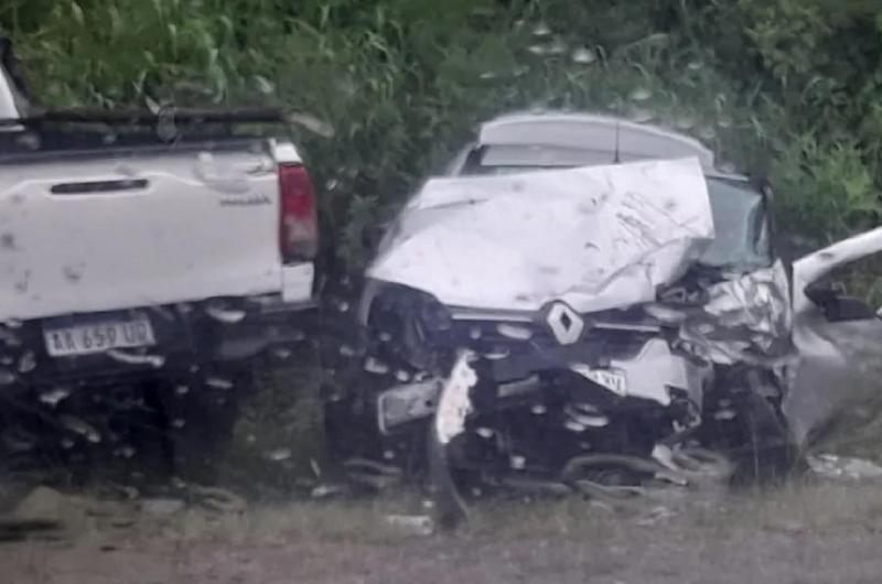 Violento accidente en Lozano- chocaron un auto y una camioneta hay un muerto