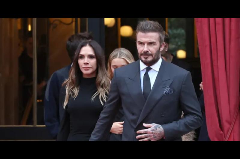 Victoria Beckham fue distinguida en Francia en medio del escaacutendalo familiar