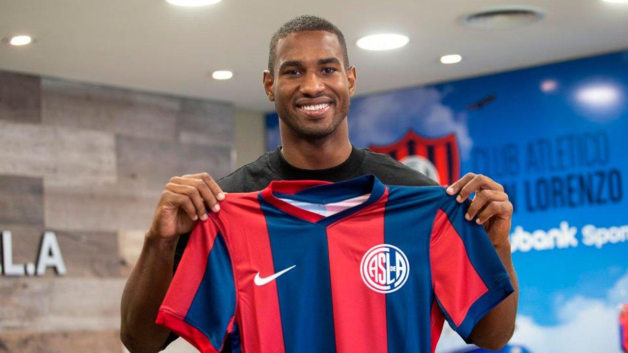 Romantildea confirmoacute su continuidad en San Lorenzo pese al intereacutes de River y del exterior