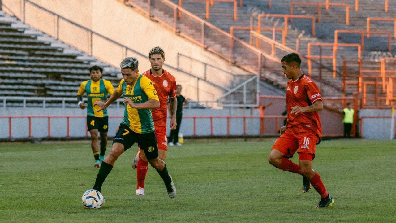 Aldosivi y Barracas Central empataron sin goles y siguen sin ganar en el Torneo Apertura
