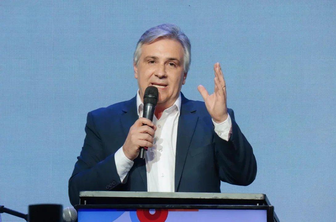 Llaryora lidera en Coacuterdoba pese al auge de Milei seguacuten encuesta