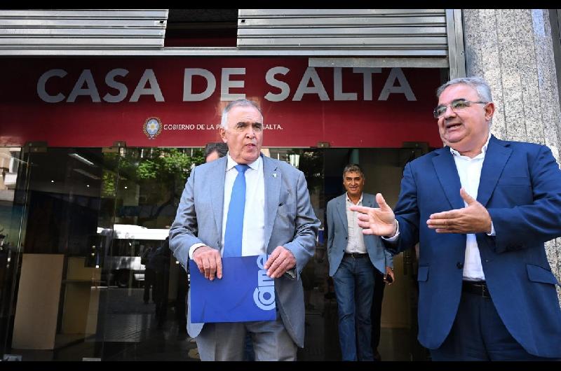 Los gobernadores dialoguistas negocian con Diego Santilli el apoyo a la reforma laboral de Milei