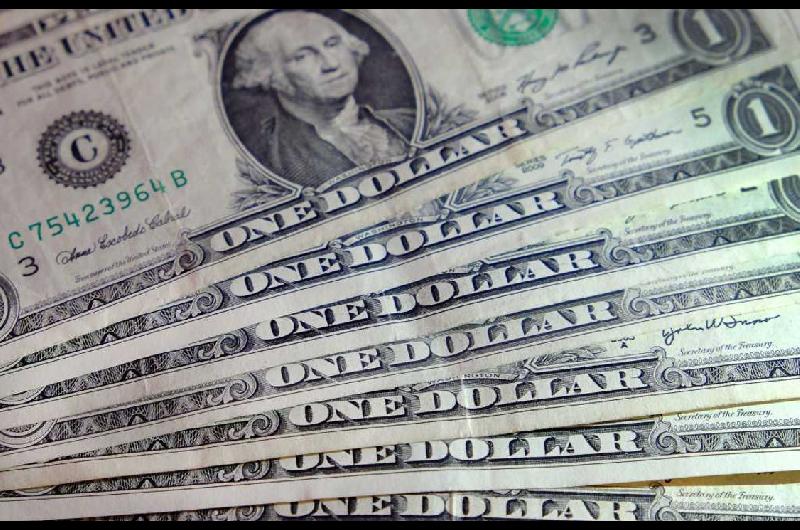 La deuda externa privada superoacute los US116000 millones y aumentoacute casi US13000 millones en un antildeo