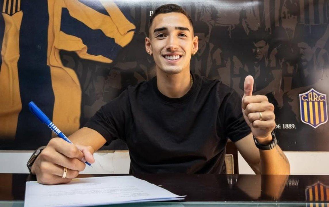 Firma camiseta y nuevo desafiacuteo- Juliaacuten Fernaacutendez ya es jugador de Rosario Central