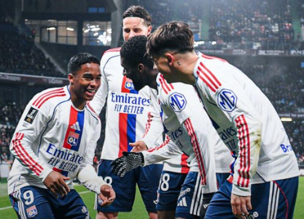 Lyon goleoacute a PAOK y se quedoacute con la cima de la Europa League