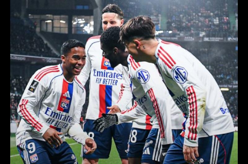 Lyon goleoacute a PAOK y se quedoacute con la cima de la Europa League