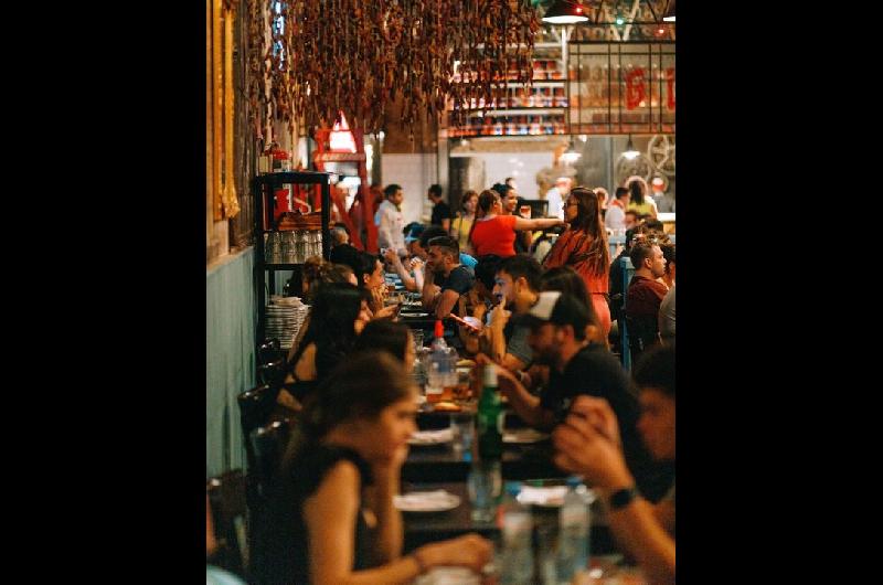 Una pizzeriacutea top de la avenida Corrientes se viste de anfitriona para el Diacutea Mundial de la Pizza