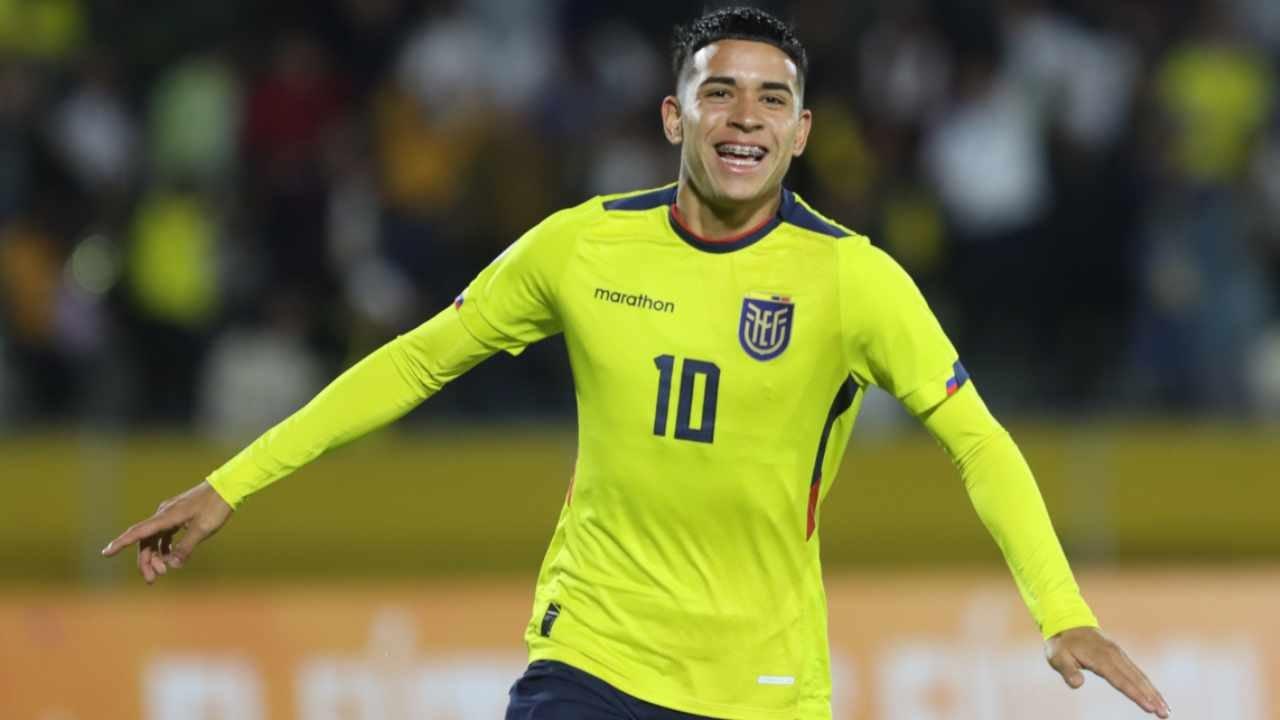 Kendry Paacuteez llegoacute a River entre criacuteticas desde Francia por su paso en Estrasburgo