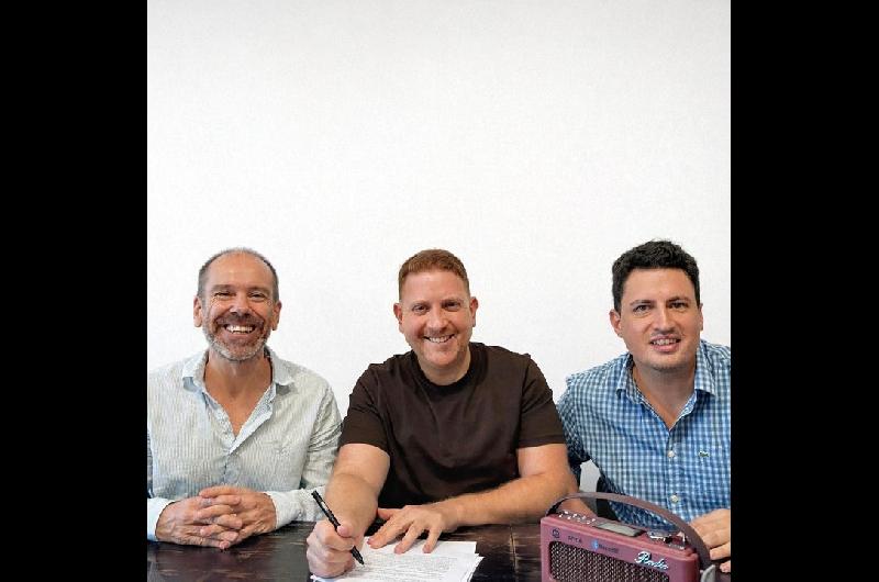 Jonatan Viale renovoacute contrato con Radio Rivadavia AM 630