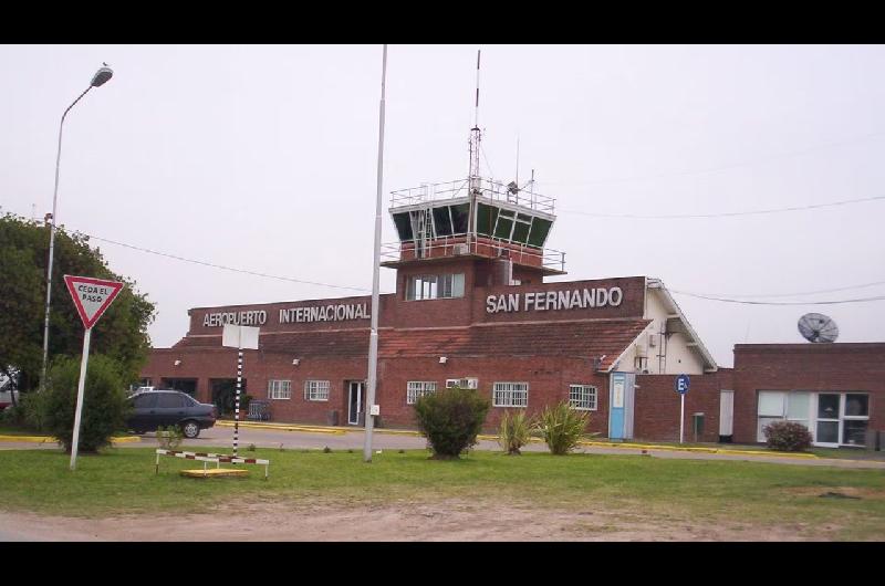 Allanaron un hangar para identificar a los pasajeros de los vuelos a la mansioacuten de Pilar