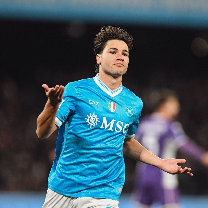 Napoli le ganoacute a Fiorentina y mantiene viva la ilusioacuten en la Serie A de Italia