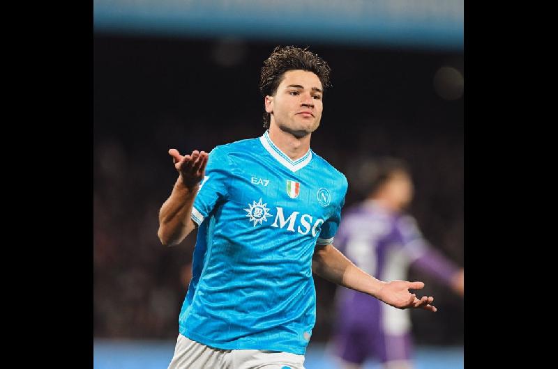 Napoli le ganoacute a Fiorentina y mantiene viva la ilusioacuten en la Serie A de Italia