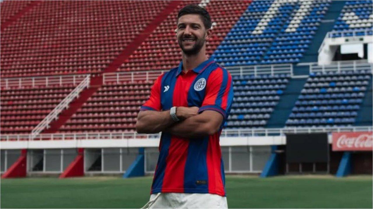 Luciano Vietto cruzoacute con insultos una foto sobre su estado fiacutesico- ldquoMantildeana subo una en cuerordquo