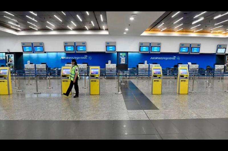 Postergan el paro aeroportuario pero se esperan demoras por asambleas en las terminales