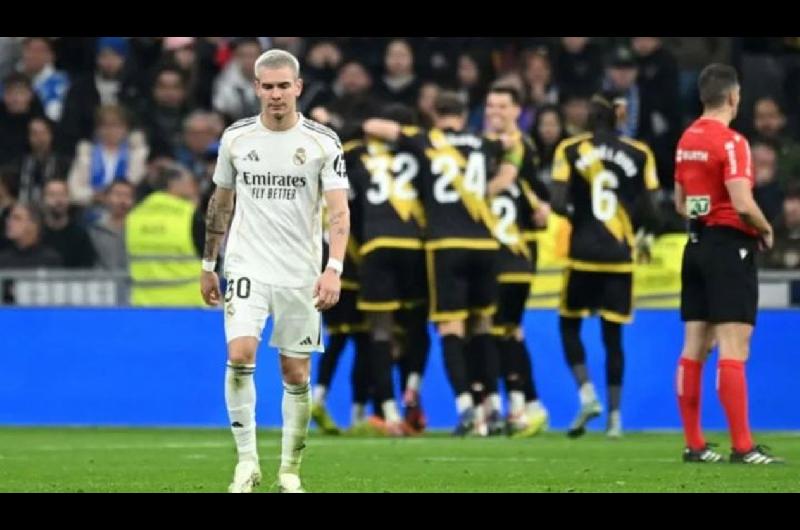 El argentino Mastantuono salioacute sustituido y fue silbado por los hinchas del Real Madrid