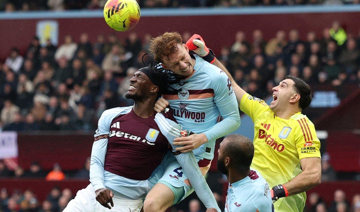 Inglaterra- con el acuteDibuacute Martiacutenez y Buendiacutea el Aston Villa perdioacute de local ante el Brentford