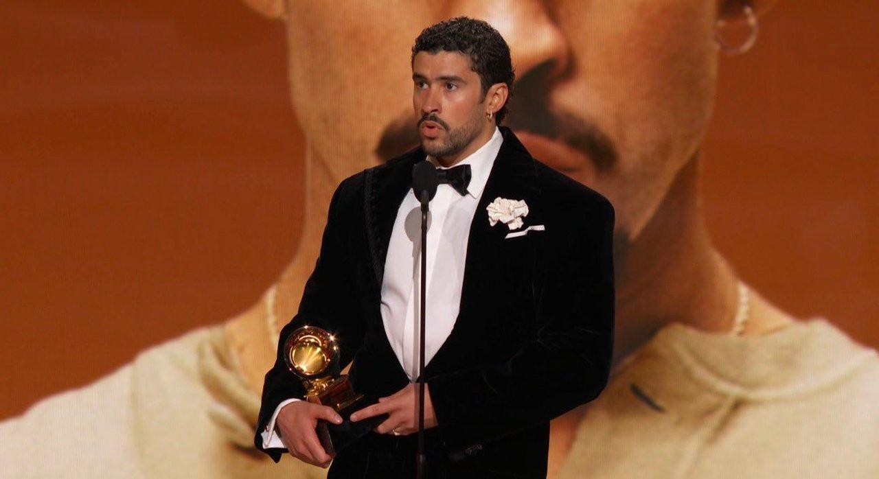 ldquoFuera ICErdquo- Bad Bunny alzoacute la voz en los Grammy contra las poliacuteticas migratorias de Trump