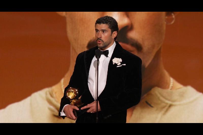 ldquoFuera ICErdquo- Bad Bunny alzoacute la voz en los Grammy contra las poliacuteticas migratorias de Trump