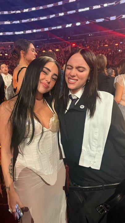 Nicki Nicole y Billie Eilish se saludaron en los Grammy- abrazo charla y foto juntas
