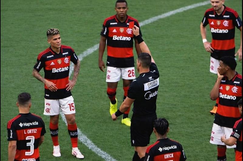 La fuerte sancioacuten que le impondriacutea Flamengo a Carrascal por su expulsioacuten ante Corinthians