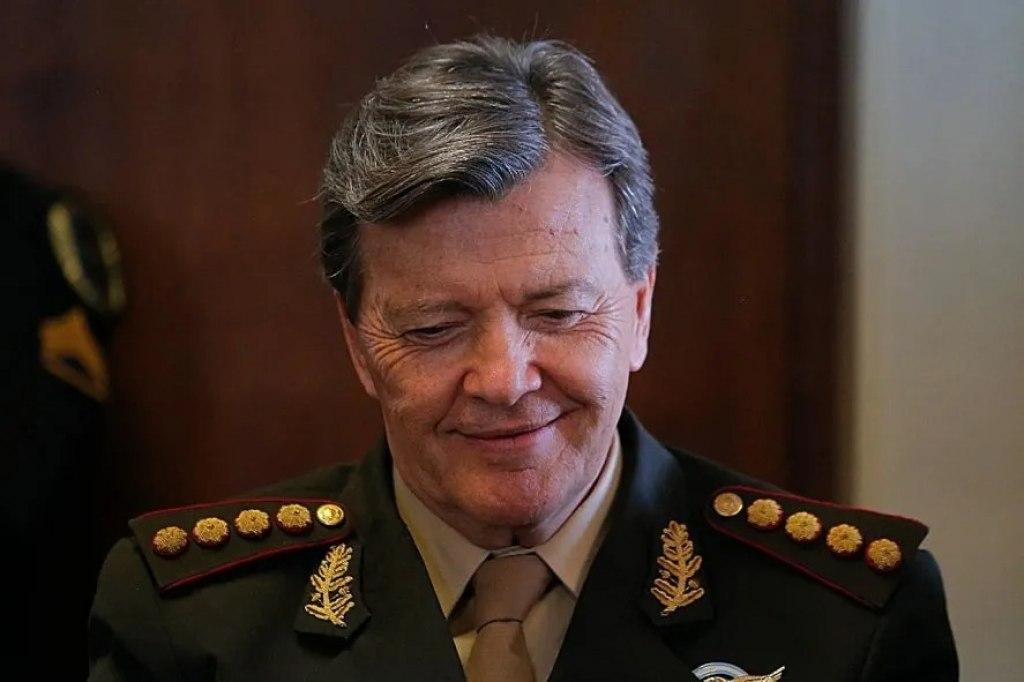 Escala la pelea entre Milani y Saacuteenz- el militar lo acusoacute de ldquobajarse los pantalonesrdquo a pedido del Gobierno