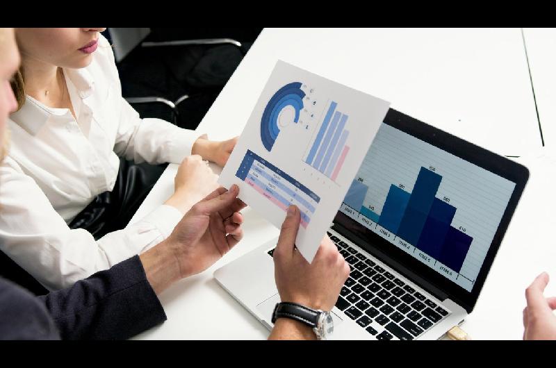 Nueva tendencia joven para consumir auacuten no revelada- dialogar con la IA para comprar lo que sea