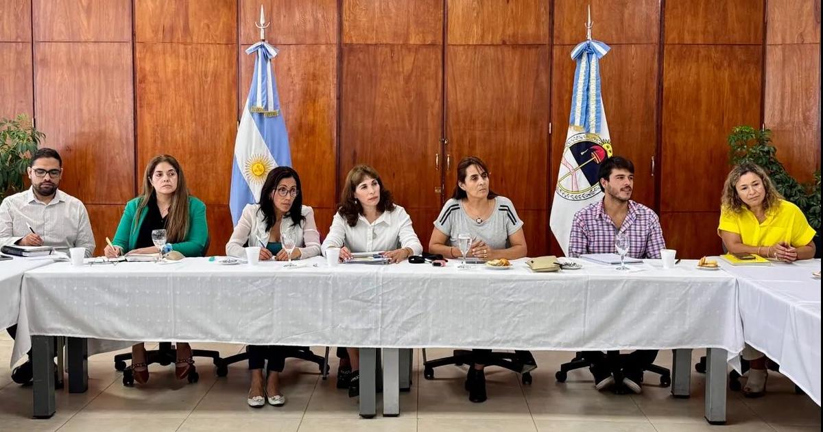 Educacioacuten realizoacute la primera mesa teacutecnica con participacioacuten de los gremios docentes